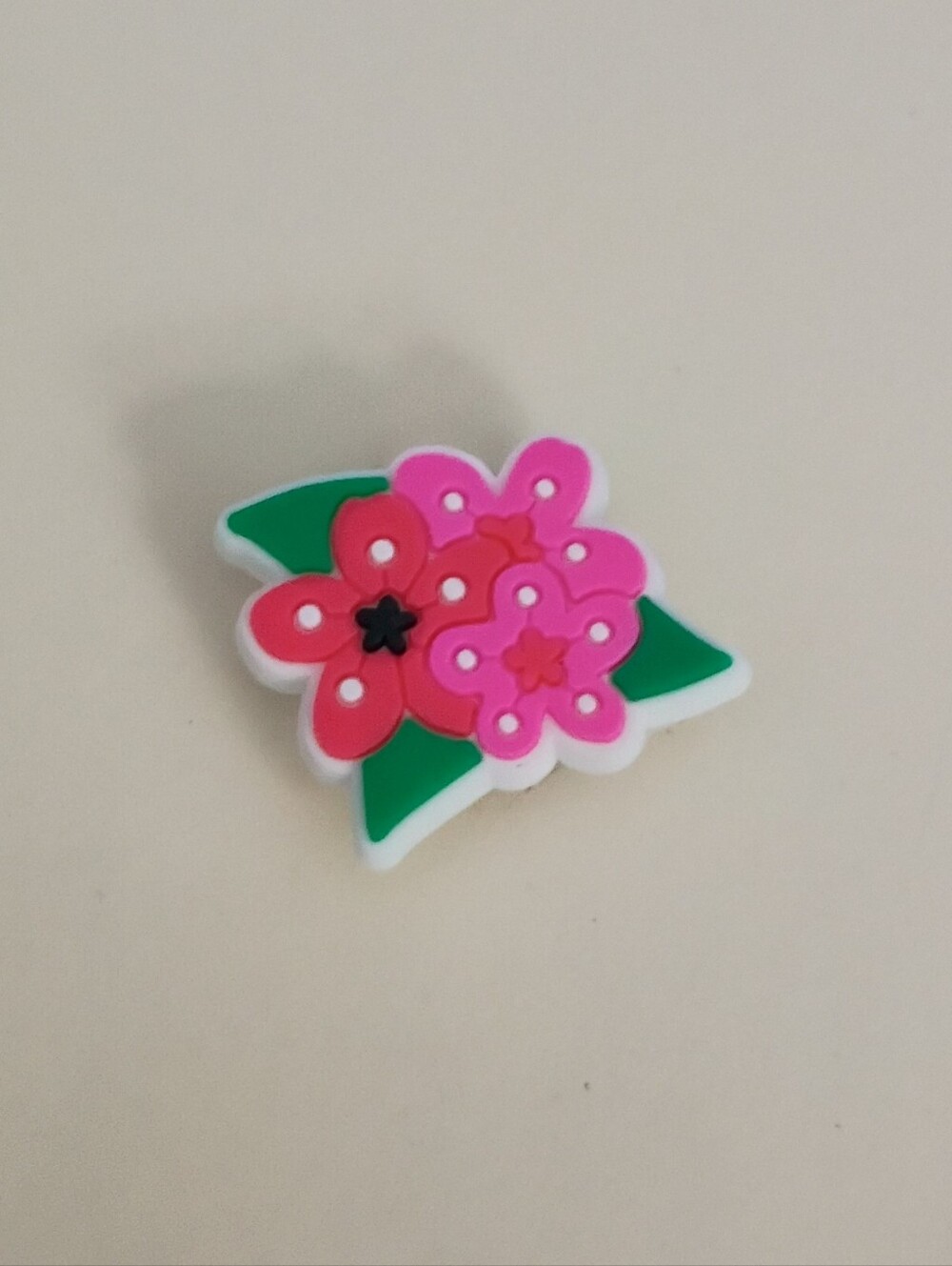 10 for $10 Jibbitz Croc Charm - Flowers 2 Pink & 1 Red With 3 Green Leaves